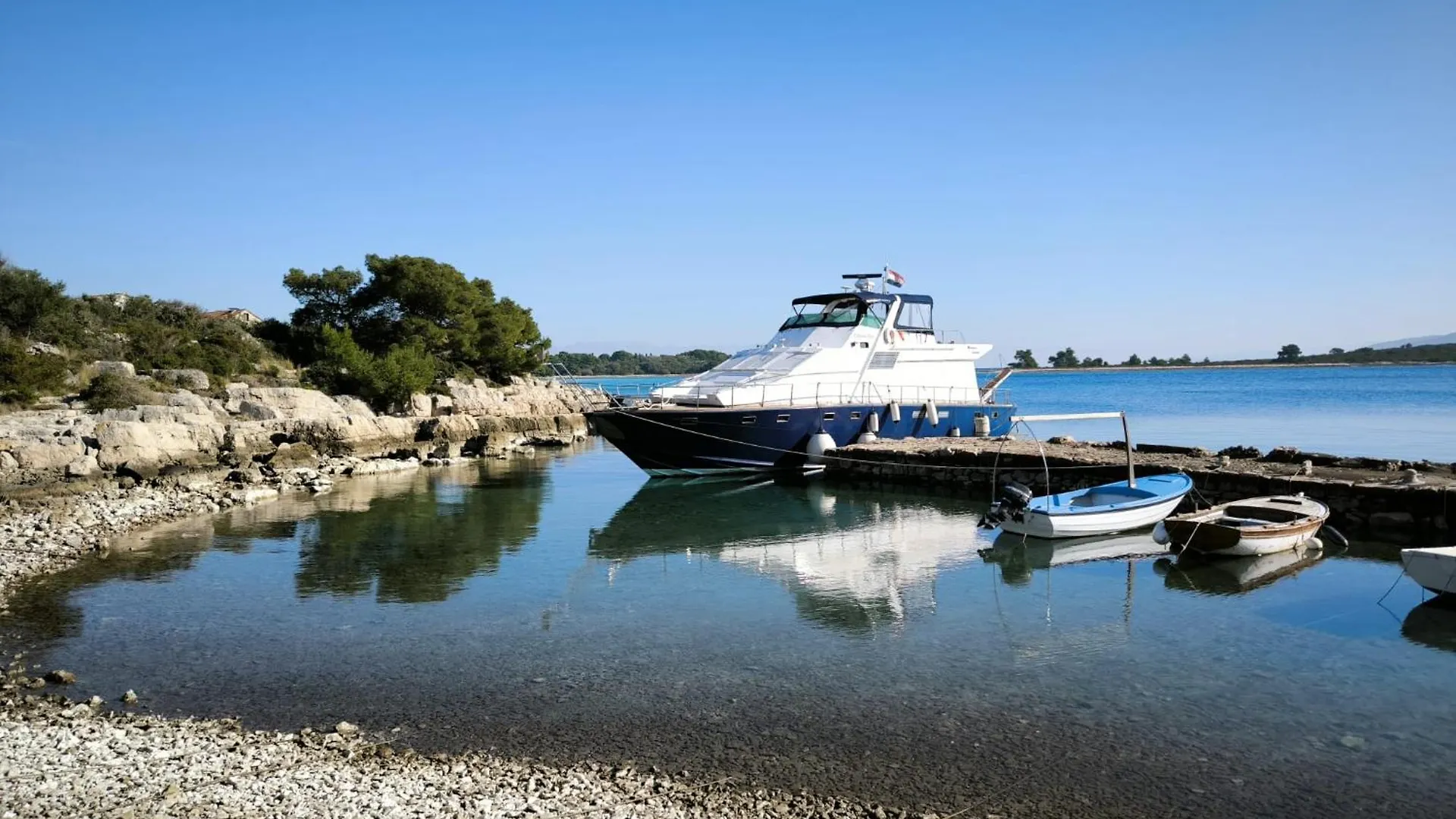 Botel Hotel Motor Boat Paloma Rea Trogir